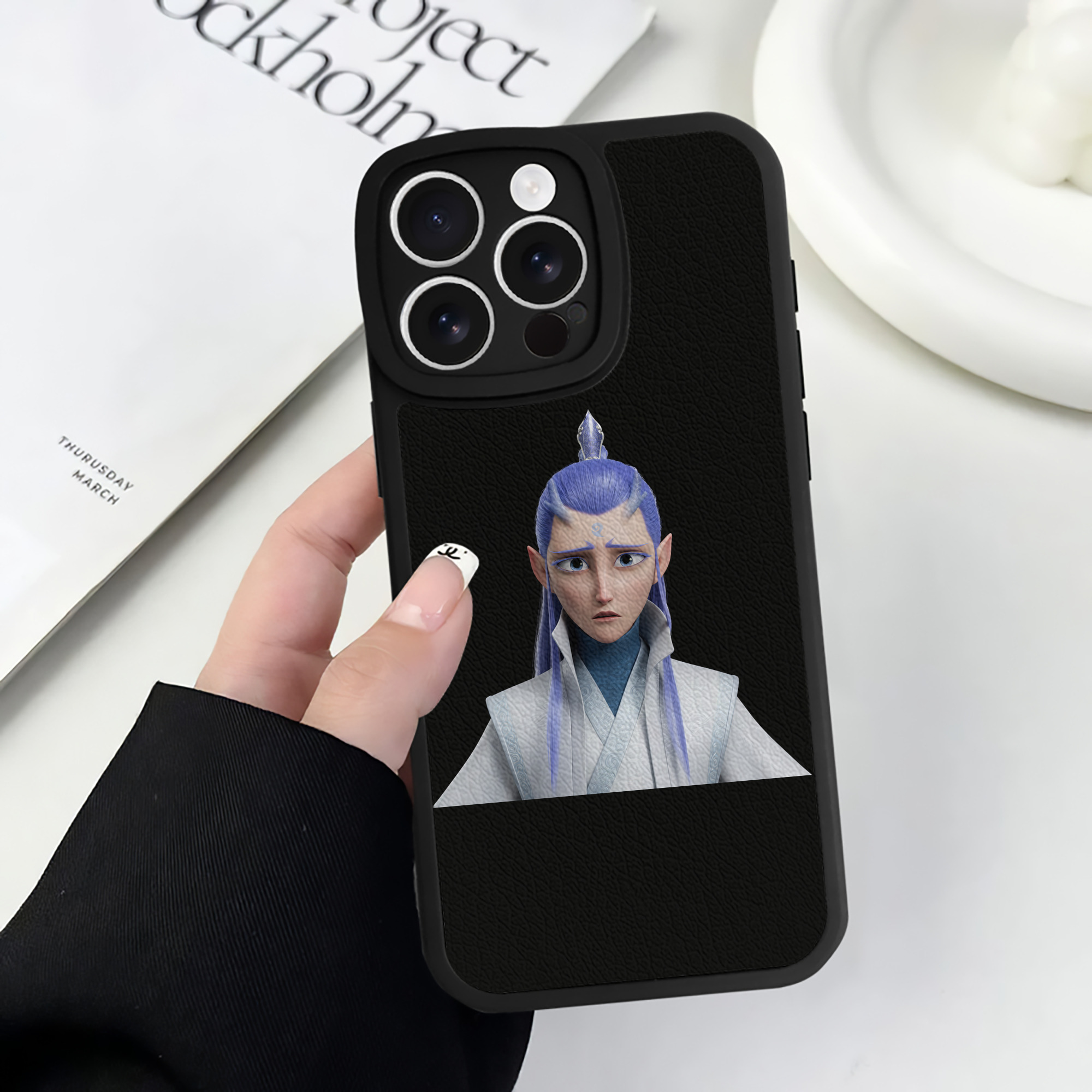 （画像用） Ne Zha 2 ナタ 魔童の大暴れ 【iPhone 16シリーズ対応】シリコンスマホケース（レザー調） 材質：シリコン
